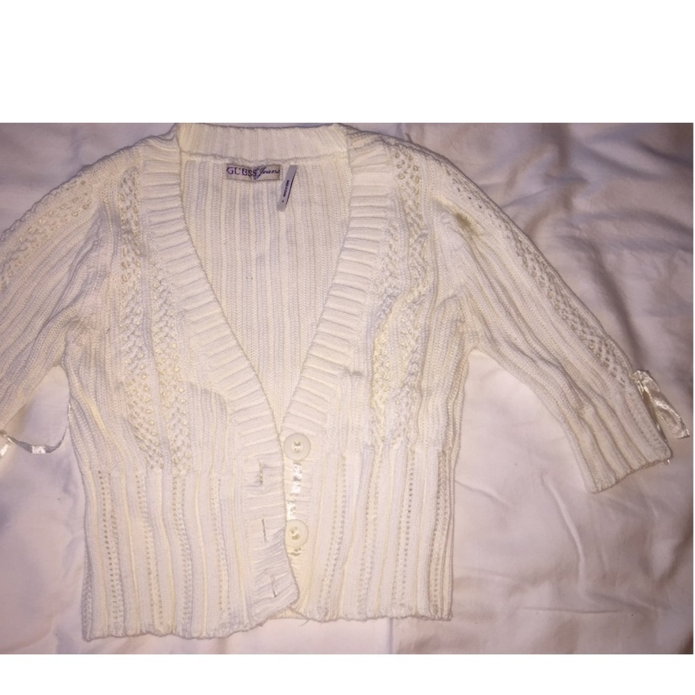 GUESS 3/4 Sleeve V-neck Crop Top